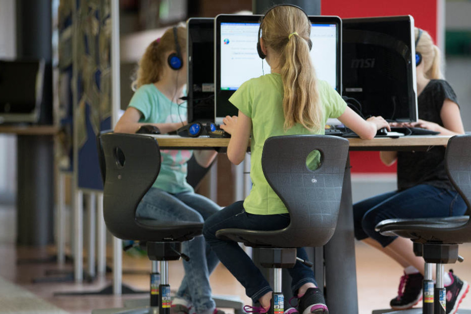 Die Schüler wollen auf ihre Zukunft gut vorbereitet sein. Dazu gehört auch der Umgang mit neuester Technik.