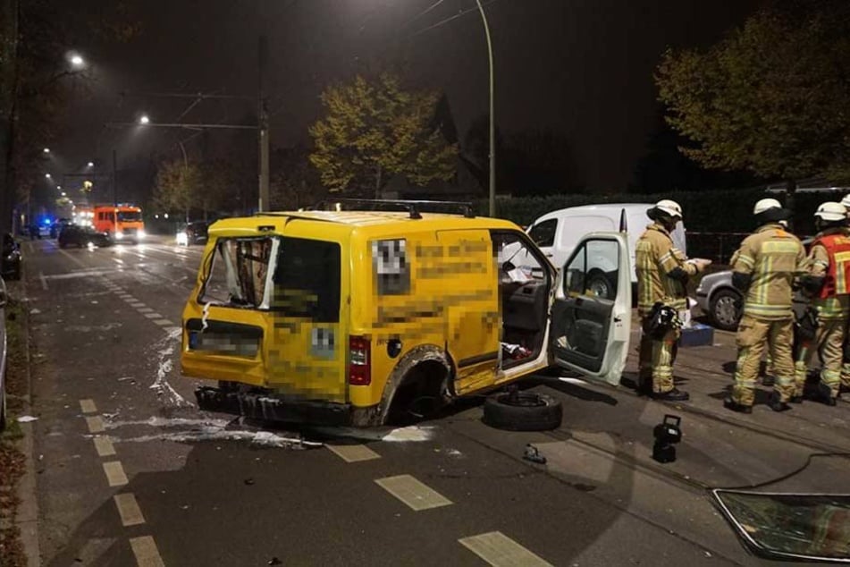 Der Ford wurde bei dem Unfall schwer demoliert.