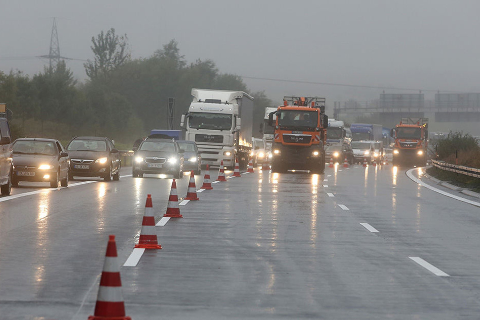 Bei schlimmsten Wetterverhältnissen kurierte ein 33-Jähriger seinen Rausch an der A4 aus.
