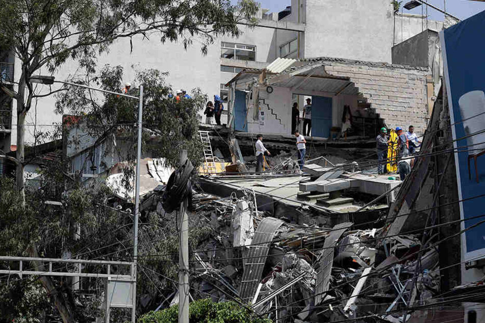 Bislang kamen über 200 Menschen bei einem schweren Erdbeben in Mexiko ums Leben.