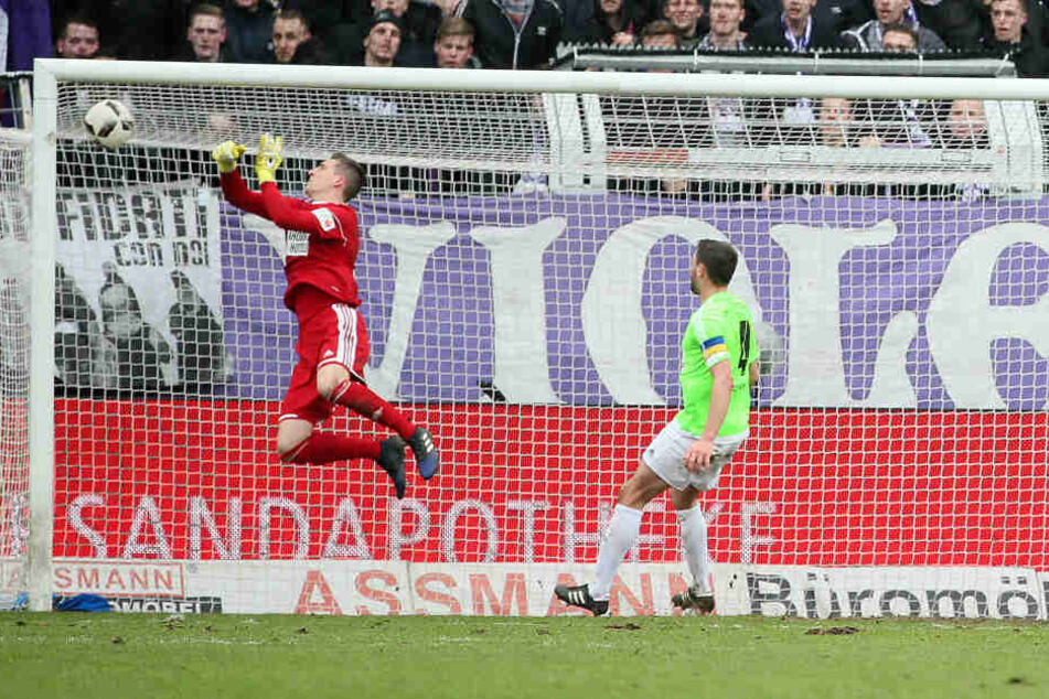 Tor für den Vfl Osnabrück: Konstantin Engel (nicht im Bild) erzielt per Kopf den Treffer zum 3:0.