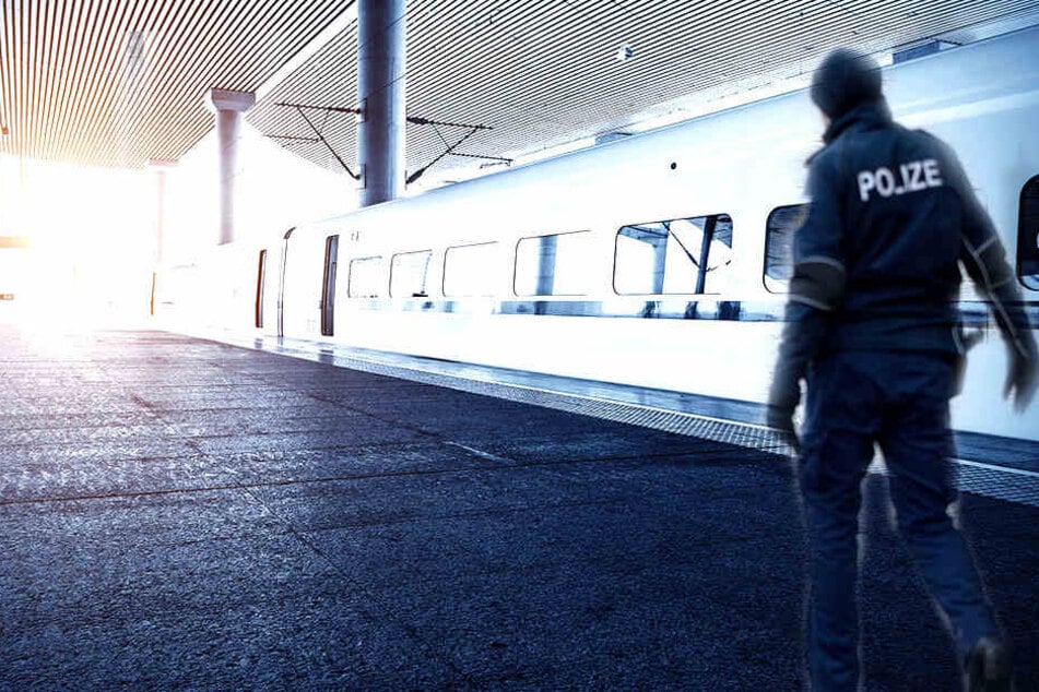 An einem sächsischen Bahnhof wurde ein Opfer von einem Unbekannten attackiert.