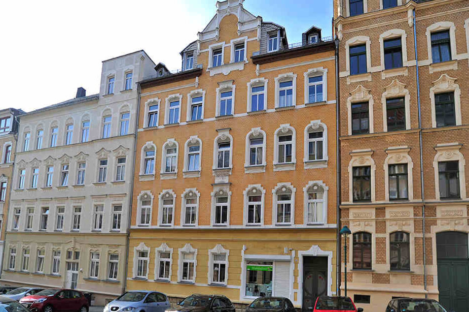 Eine 31-jährige Frau wurde leblos in ihrer Wohnung auf der Wittenberger Straße gefunden.