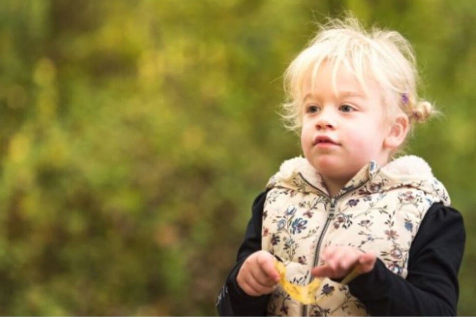 Die fünfjährige Penny Mills aus England hat eine seltene Erbkrankheit, von der etwa eines von 70.000 Kindern betroffen ist.