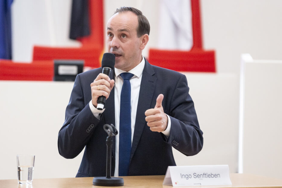 Brandenburgs CDU-Landeschef Ingo Senftleben will einen Baustopp für den BER verhängen, falls die Eröffnung erneut verschoben wird.