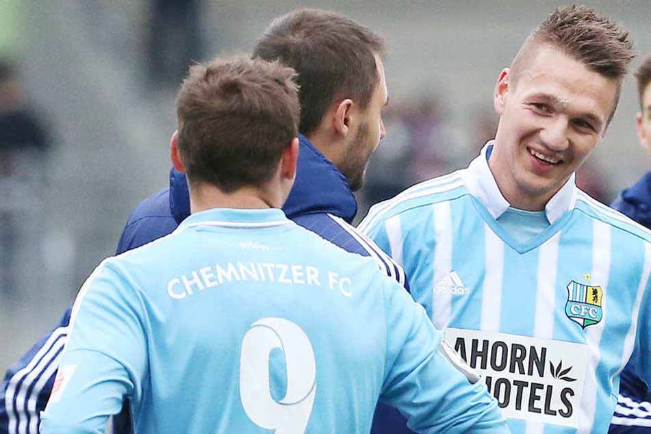 Daniel Frahn (rechts) hat wieder gut Lachen, weil er seine Durststrecke beenden konnte.