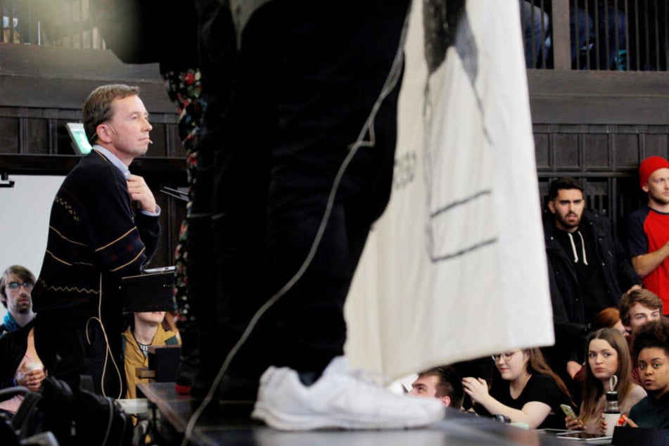 Unzählige Menschen protestierten im Hörsaal gegen Bernd Lucke und verhinderten so seine Vorlesung.