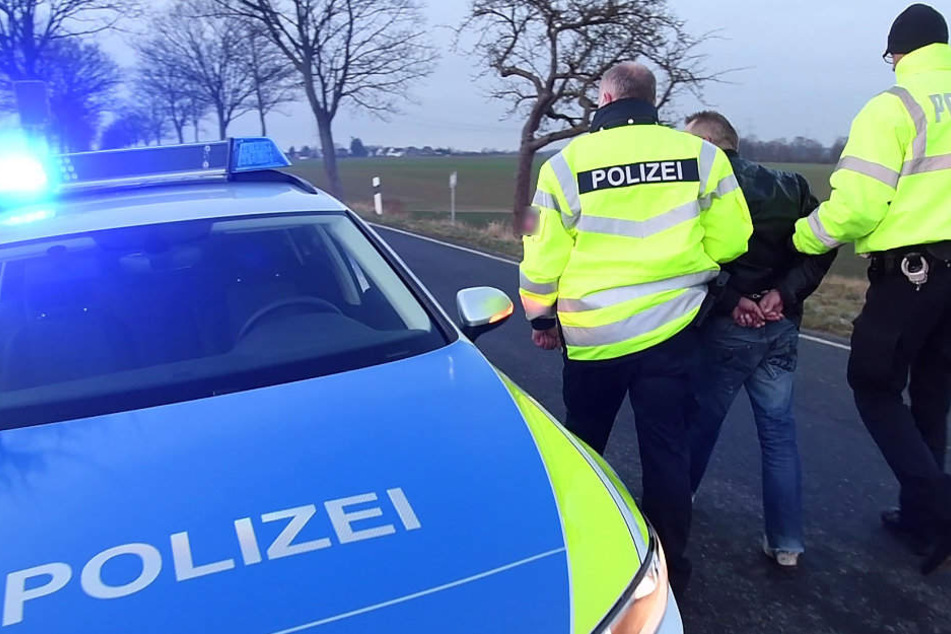 Die Polizei konnte den Mann letztendlich festnehmen. (Symbolbild)