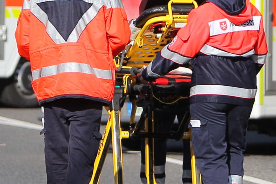 In dem Flugzeugwrack fanden die Einsatzkräfte den Leichnam eines 66 Jahre alten Mannes (Symbolbild).