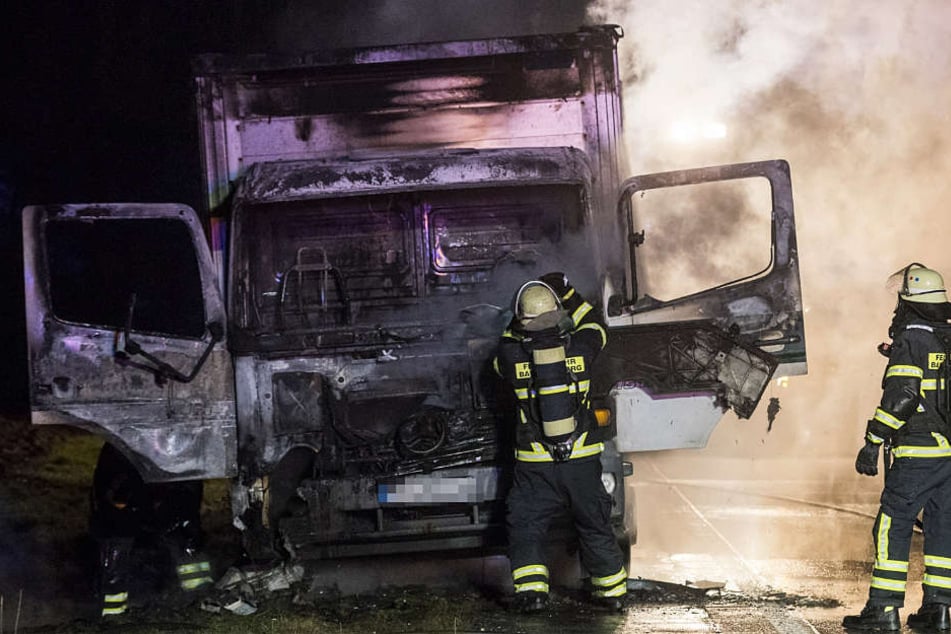 Das Führerhaus des Lkws wurde ein Raub der Flammen.