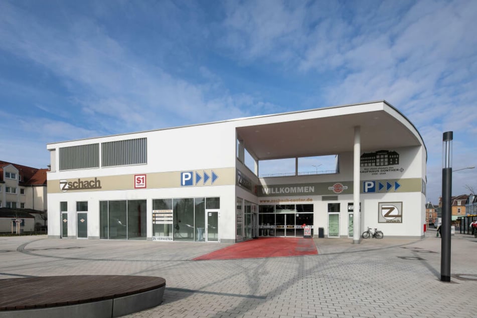 "REWE Anja Wirker" findet Ihr im Zschach Center.