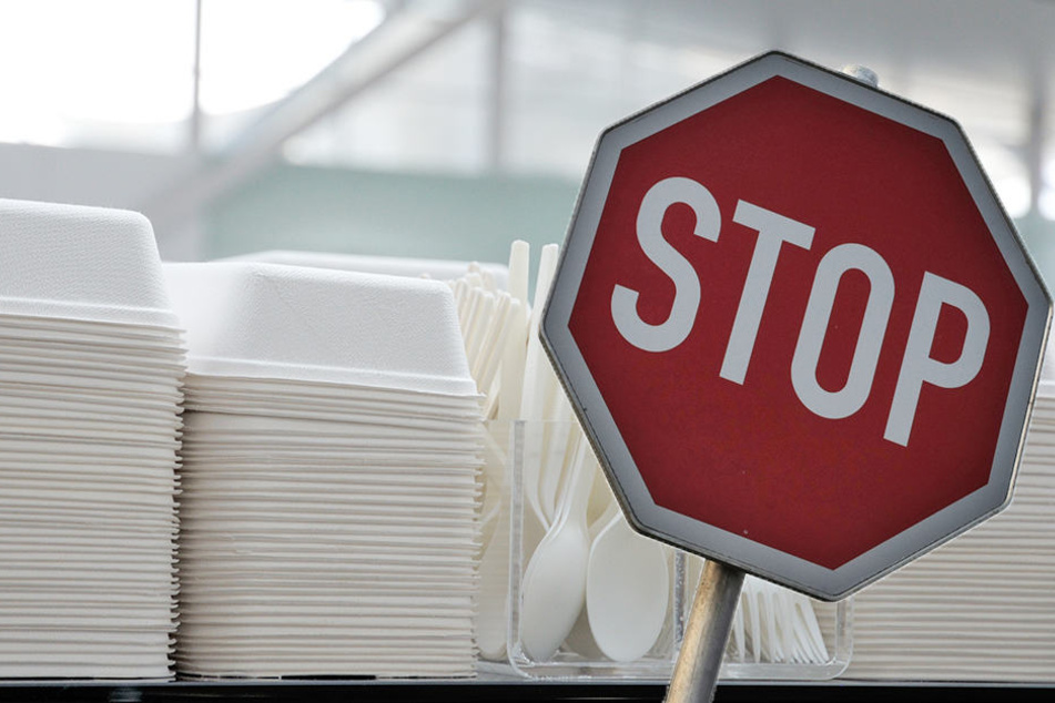 Plastikgeschirr könnte schon bald verboten werden.