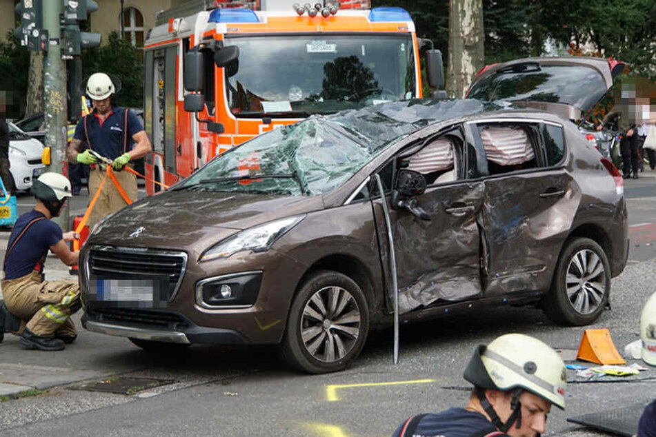 Die Airbags lösten im Fahrzeug aus. Wahrscheinlich konnten sie noch Schlimmeres verhindern.