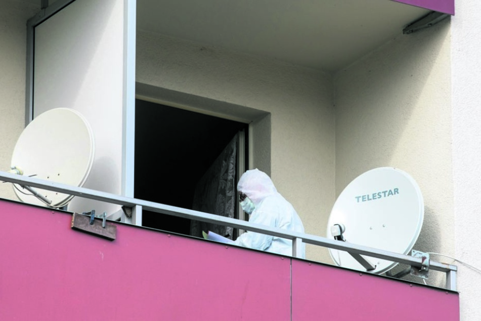 Auch auf dem Balkon des Algeriers sicherte die Kripo Spuren.