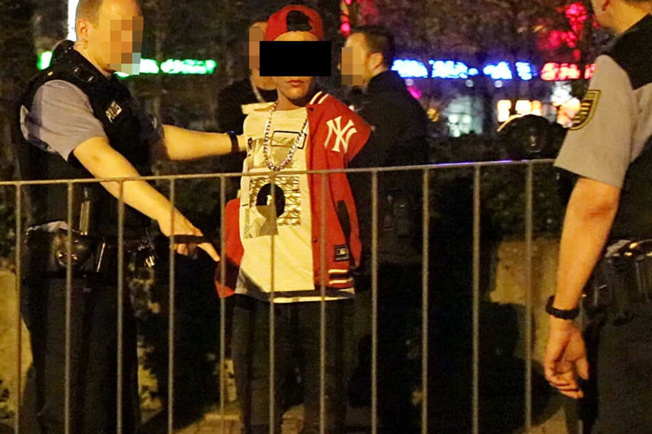 Ein Tatverdächtiger konnte nach einer Verfolgungsjagd von der Polizei gestellt werden.