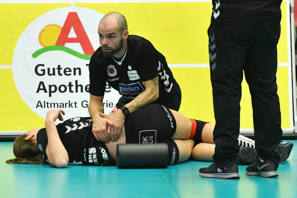 Als hätte der DSC nicht schon genug Verletzungssorgen, musste Top-Scorerin Liz McMahon nach dem zweiten Satz auch noch am Rücken behandelt werden.