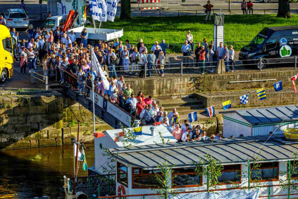 Tausende Besucher waren am Donnerstagabend auf der Elbe unterwegs. Noch mehr schauten vom Ufer zu.