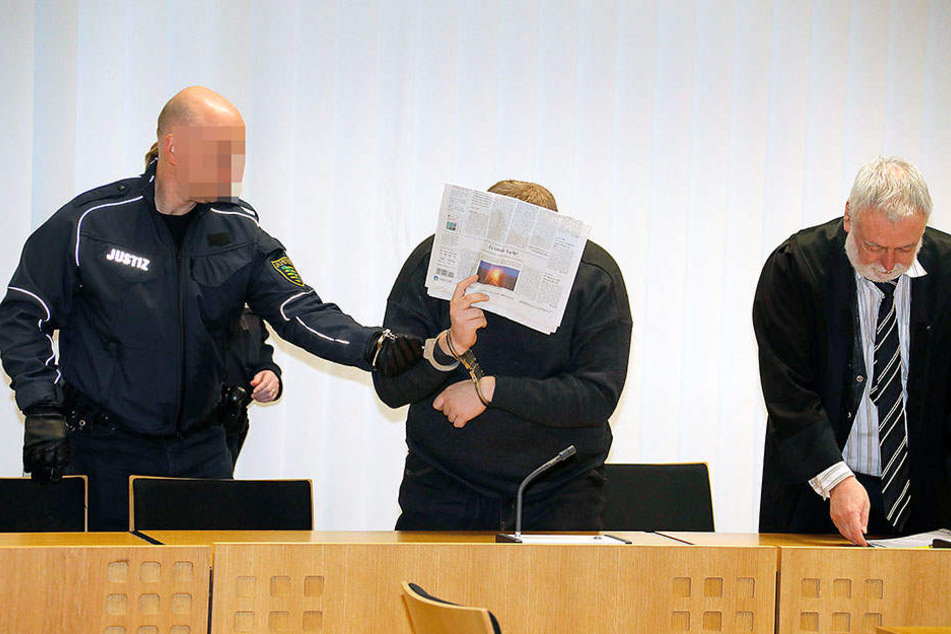 Alexander G. (24) muss sich seit Donnerstag als Feuerteufel vor Gericht verantworten.
