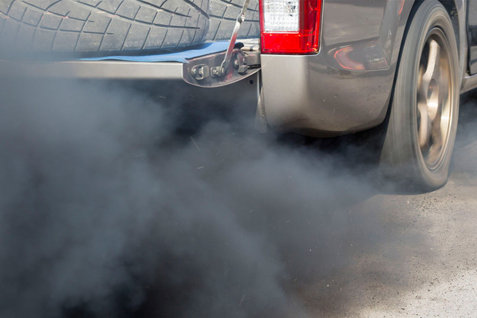 Jährlich stürben rund 13 000 Menschen an den Folgen des Dieselabgasgiftes Stickstoffdioxid, so die Deutsche Umwelthilfe.