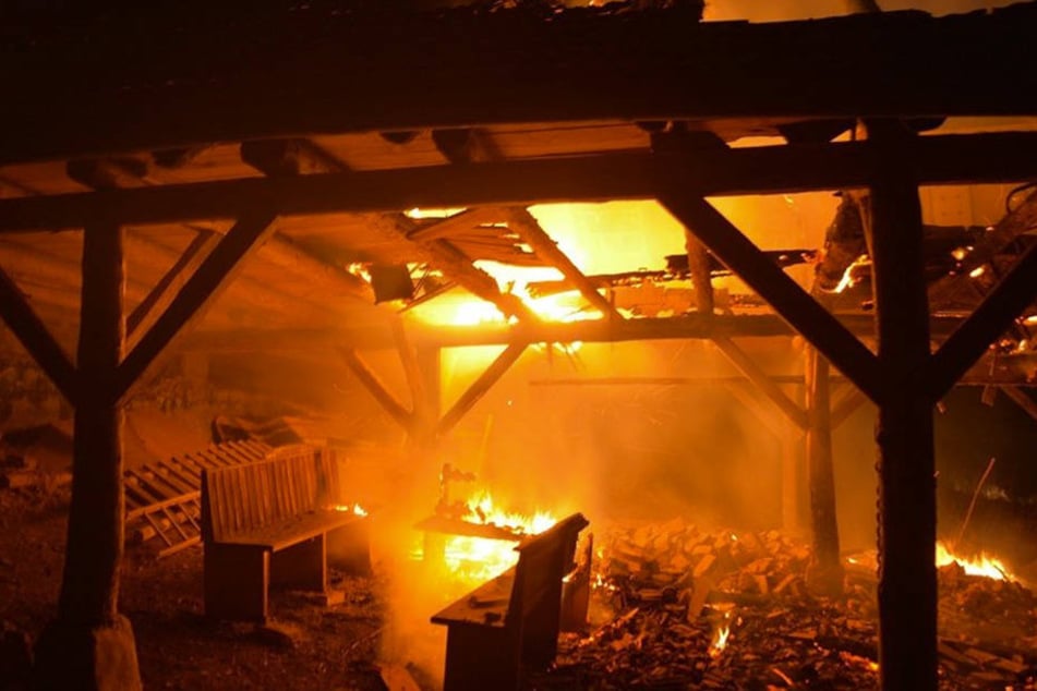 Bei dem Feuer entstand ein Schaden in Höhe von 20.000 Euro.