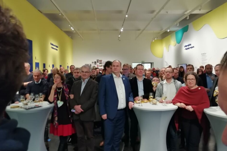 Der Oberbürgermeister Dirk Hilbert bei Beginn der Übertragung.