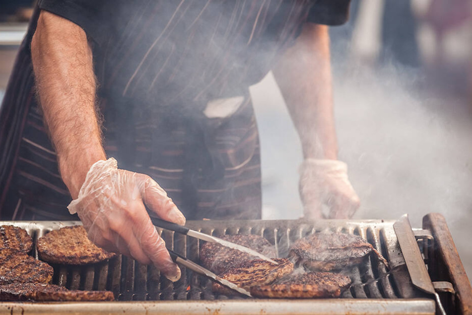 Der Geruch von gegrilltem Fleisch und Fisch störte die Veganerin. (Symbolbild)