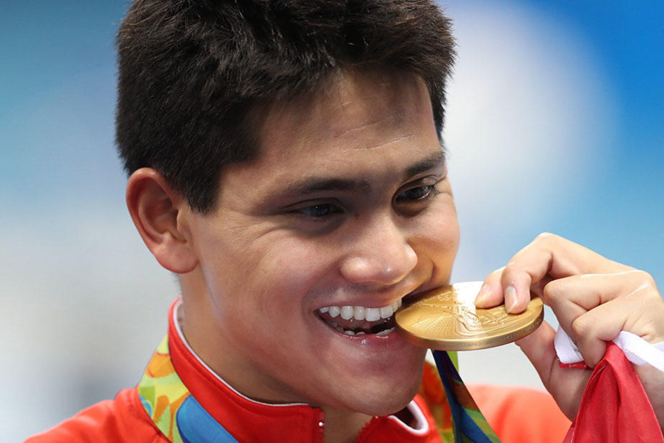 Am Samstag besiegte der 21-jährige Joseph Schooling den Weltstar Michael Phelps.