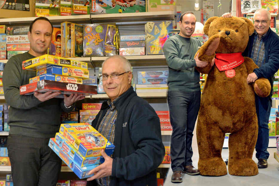 Der Teddybär ist der beste Plüschfreund kleiner Kinder, auch im Spielwarengeschäft "Carl Loebner".
