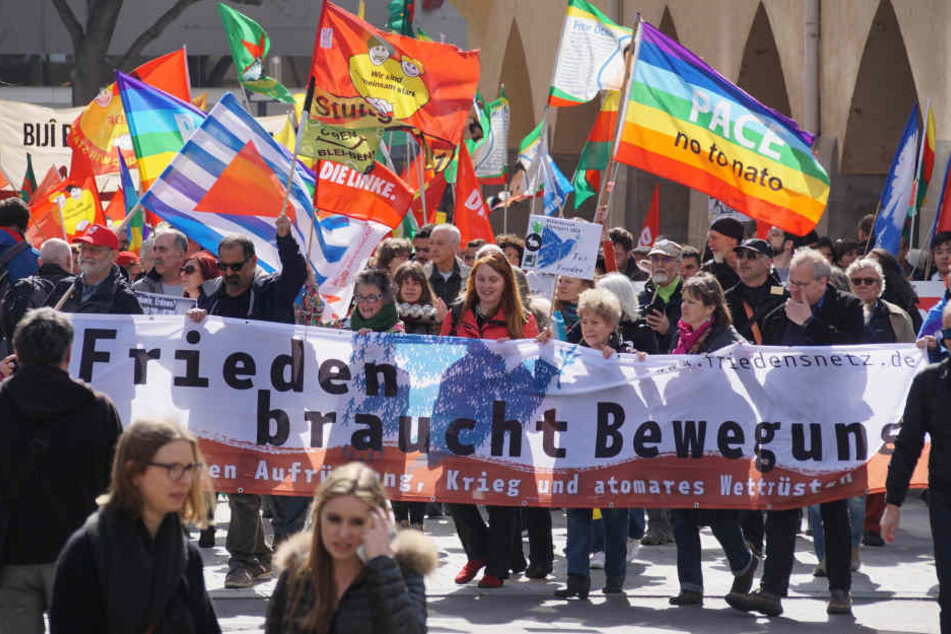 Etwa tausend Menschen waren bei dem Friedensmarsch dabei.