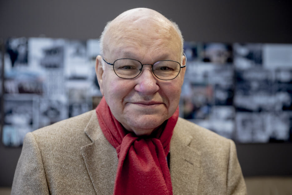 Walter Momper bedauert nicht, dass nach dem Fall der Mauer nur wenige Teile des Betonwalls stehen blieben.