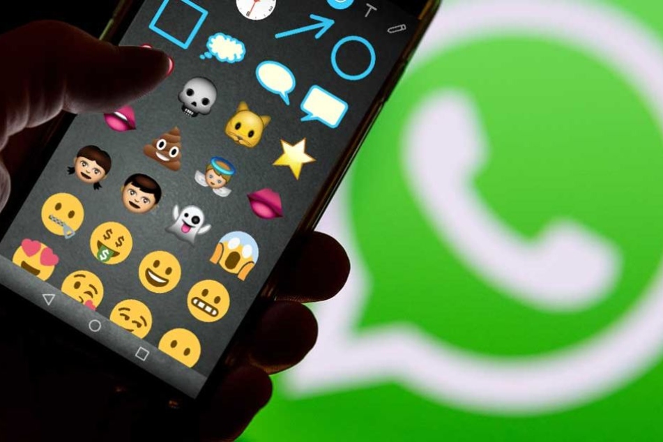 In die Fotos lassen sich bei WhatsApp jetzt direkt Sticker einfügen.