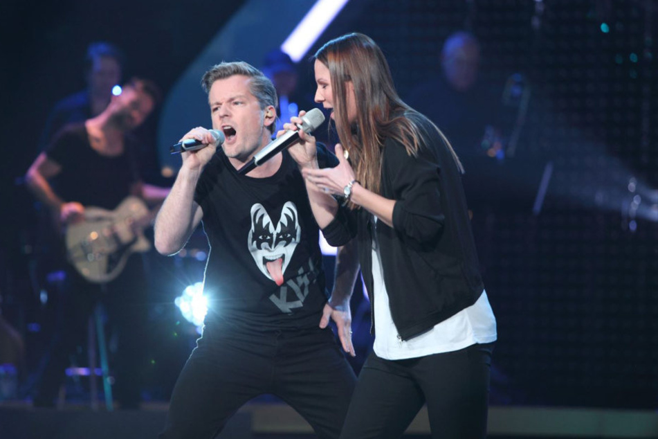 Hier rockte "Alles was zählt"-Star André Dietz noch gemeinsam mit Christina Stürmer zu "Let Me Entertain You".