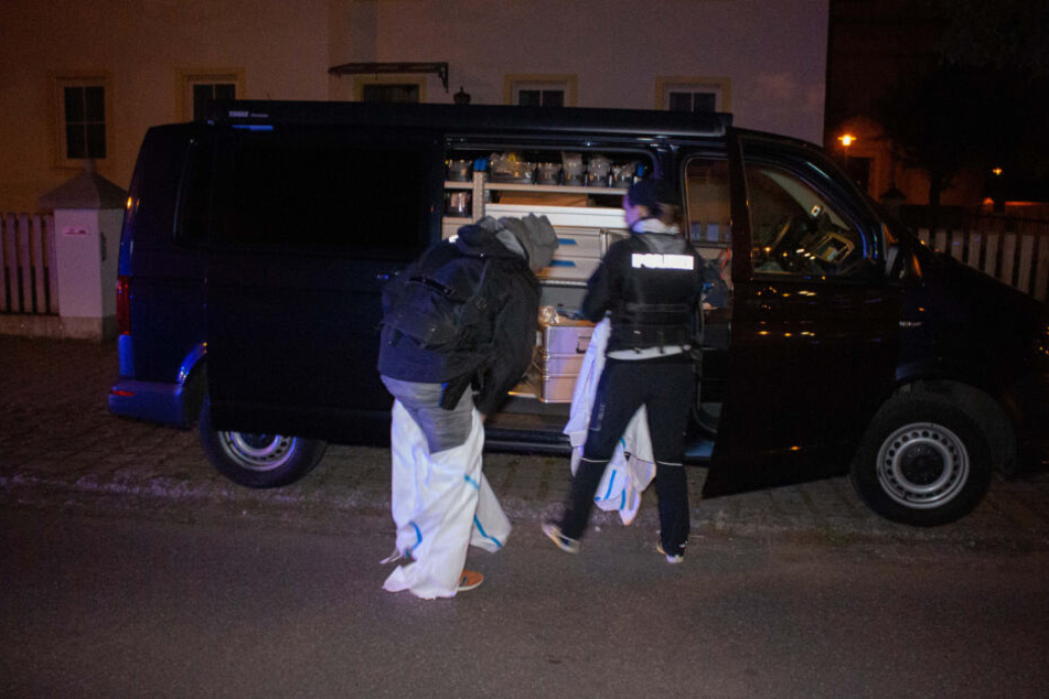 Die Ermittler konnten zum Tathergang und zur Waffe noch keine Aussage treffen.