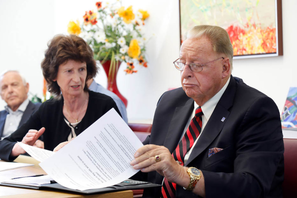 Erst vor wenigen Wochen gab es ein klärendes Gespräch zwischen Wissenschaftsministerin Eva-Maria Stange (60; SPD) und Niles-Simmons-Chef Hans Naumann (81).