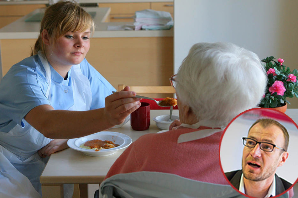 Pflege braucht Zeit: In einer DRK-Seniorenwohnanlage hilft eine Pflegerin einer alten Dame beim Essen.