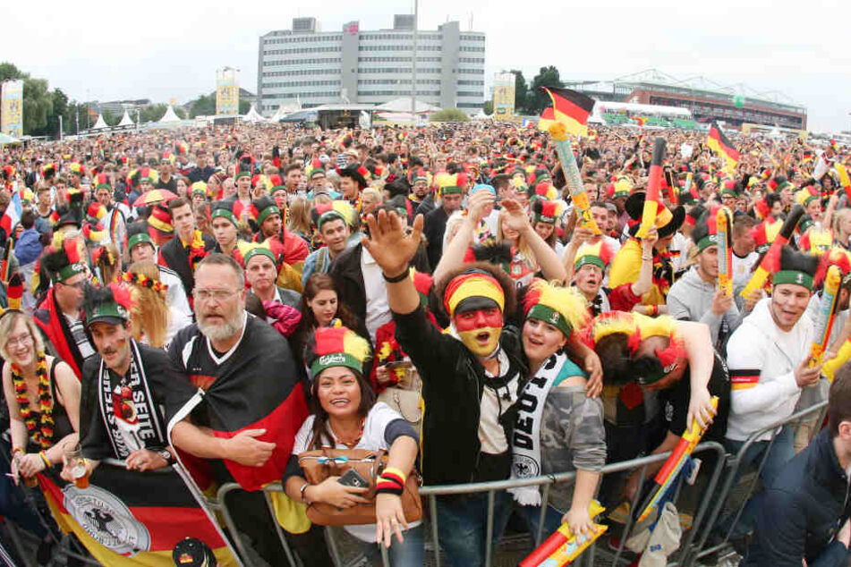 Rudelgucken zur WM: Auf dem Heiligengeistfeld müssen Fans in diesem Jahr wohl Eintritt zahlen.