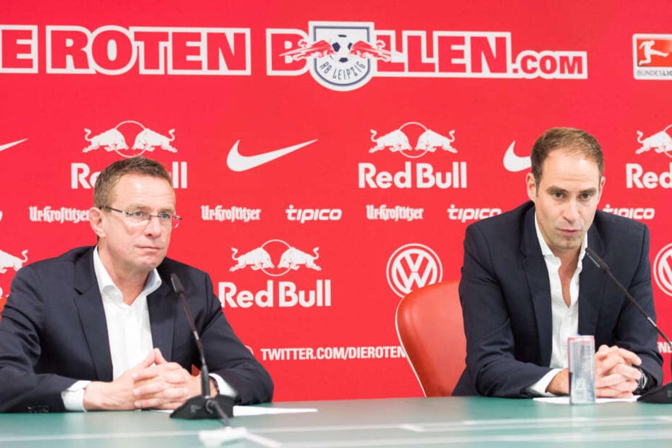 Rangnick und Oliver Mintzlaff im Jahr 2015. Damals erklärte RB erstmals, dass der Sportdirektor auf den Trainerposten zurückkehren werde.
