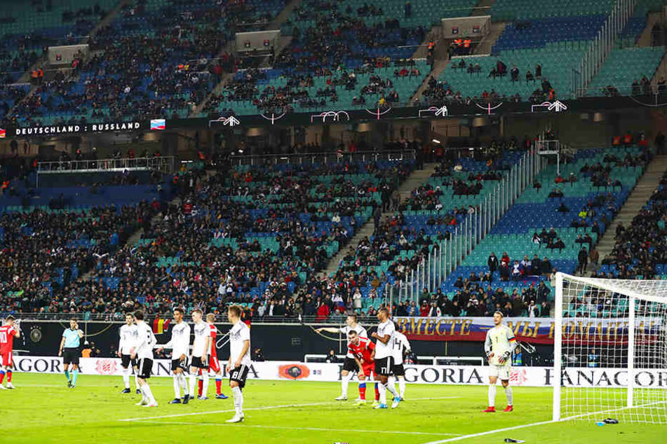Mehr als 7000 Plätze blieben im Leipziger Zentralstadion unbesetzt - ist für den DFB die Zeit gekommen, Spiele in kleineren Stadien und Städten anzusetzen?