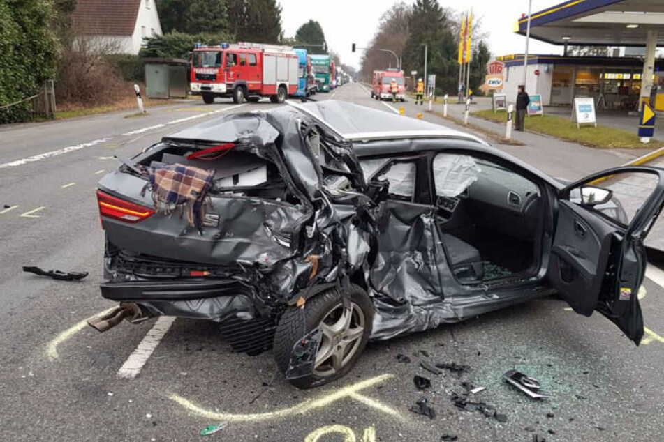 Eine Person wurde bei dem Unfall schwer verletzt.