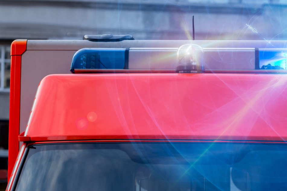 Der Rettungsdienst war gleich mit mehreren Fahrzeugen im Einsatz (Symbolbild).