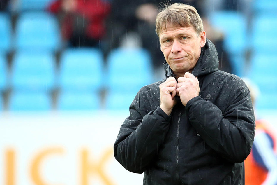 Trainer Sven Köhler erwartet trotz Finanzkrise eine Topleistung von seinem Team.
