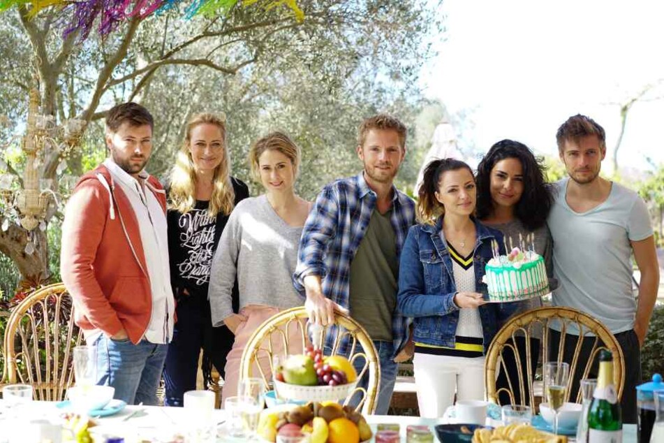 Sieben Darsteller flogen nach Mallorca: v.l. John, Maren, Sophie, Paul, Emily, Shirin, Philip.