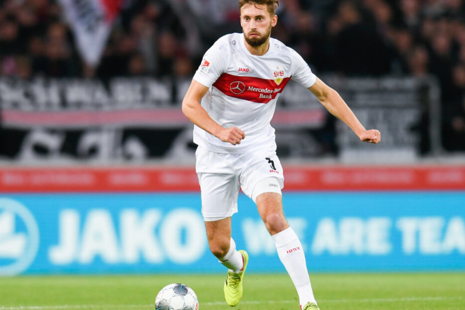 Abwehrmann im Trikot des VfB Stuttgart: Nathaniel Phillips.