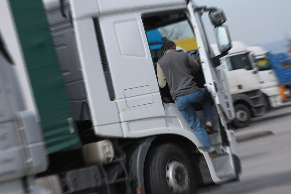 Der Lkw-Fahrer wurde schwerst verletzt. (Symbolbild)