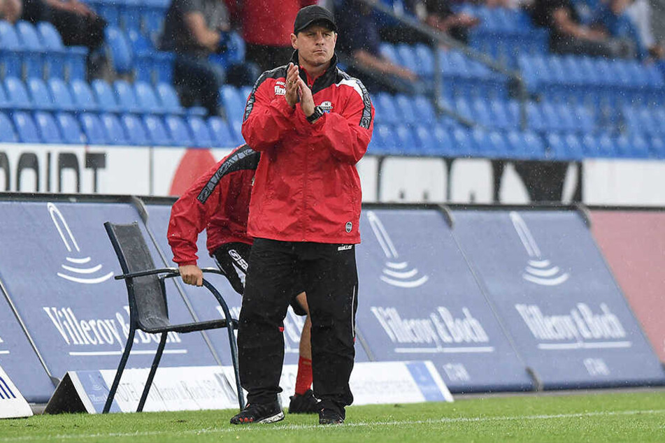 Trainer Steffen Baumgart brachte von der Bank Verstärkung in der zweiten Halbzeit.