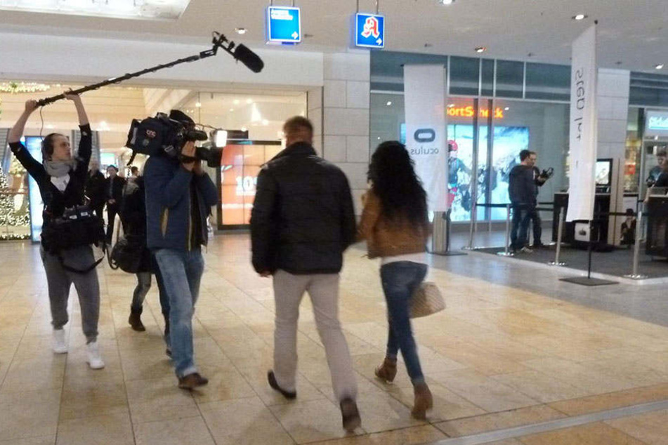 Dieses Paar wurde beim Shoppen begleitet.