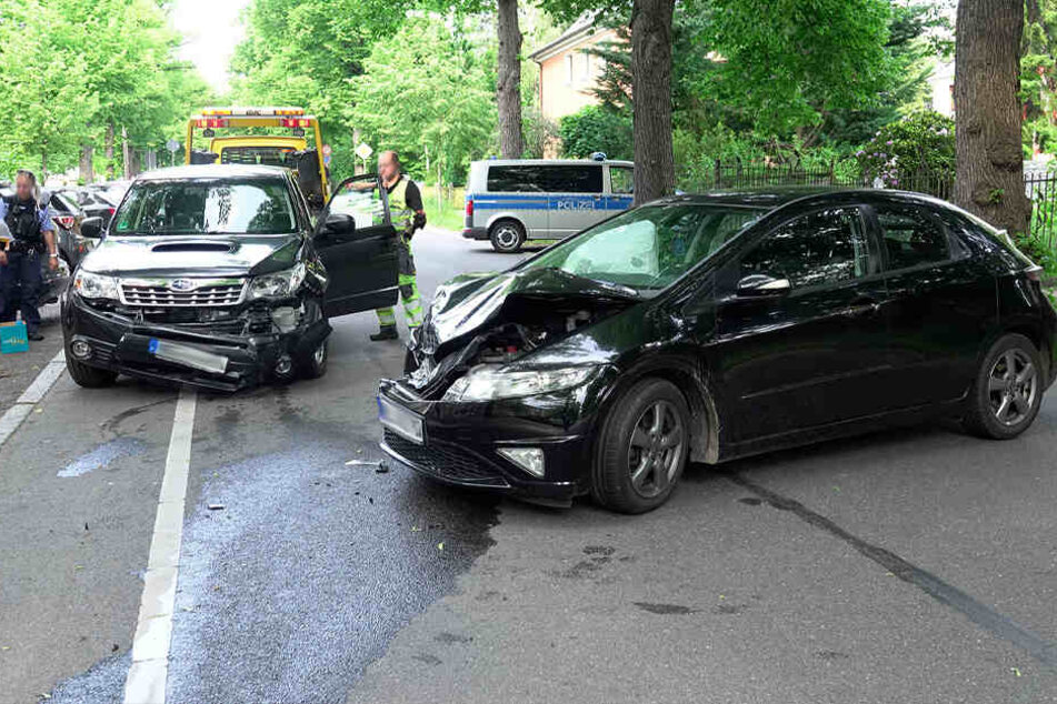 Auf der Zeisigwaldstraße sind ein Honda und ein Subaru zusammegestoßen.