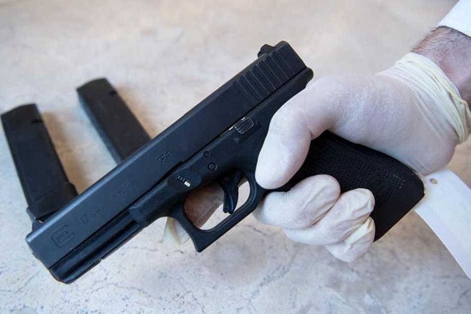 Fünf solcher halbautomatischer Glock-Pistolen orderte der IT-Experte.