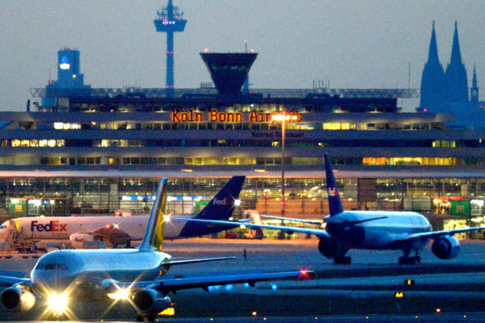 Am Flughafen Köln/Bonn nahmen Bundespolizisten den gesuchten Mann fest.
