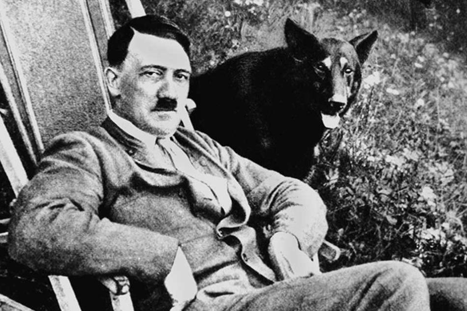 "Rein philosophisch gesehen" kann Adolf Hitler nicht "nur dunkel" gewesen sein - meint Höcke.